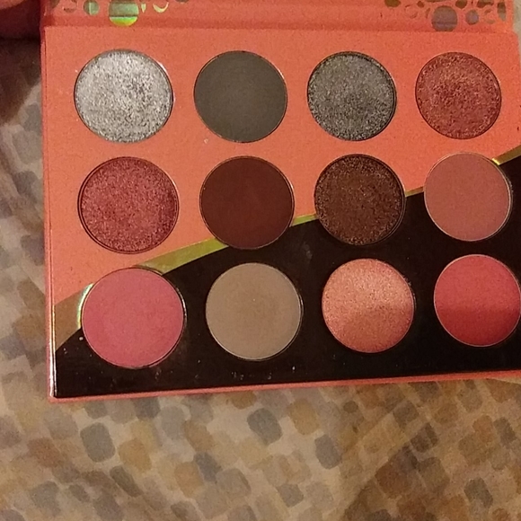 Juvias place eyeshadow pallet - Picture 2 of 2